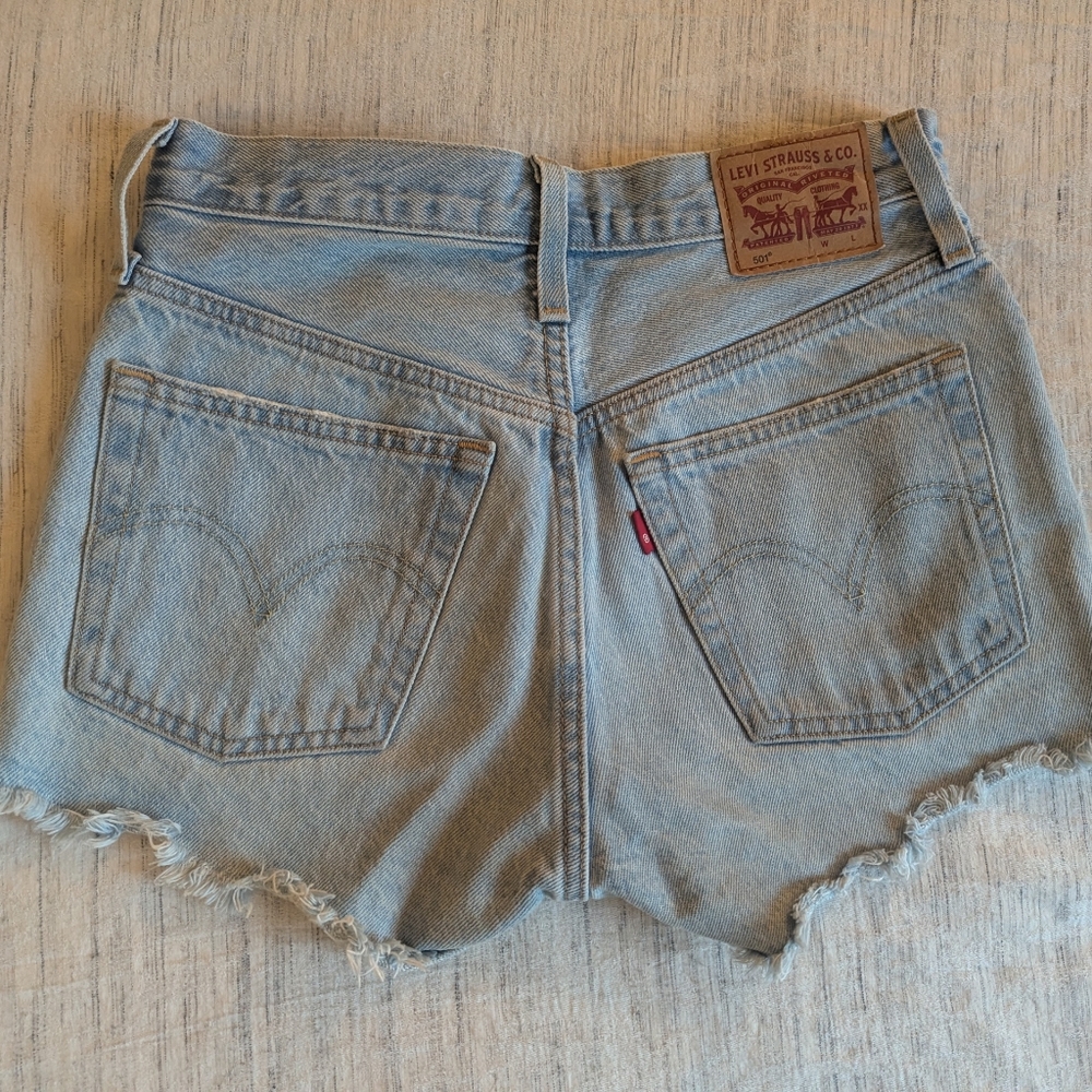 Levis 501 Cotton Denim High Rise Shorts - Light Wash (Luxor Bake) - Size 24